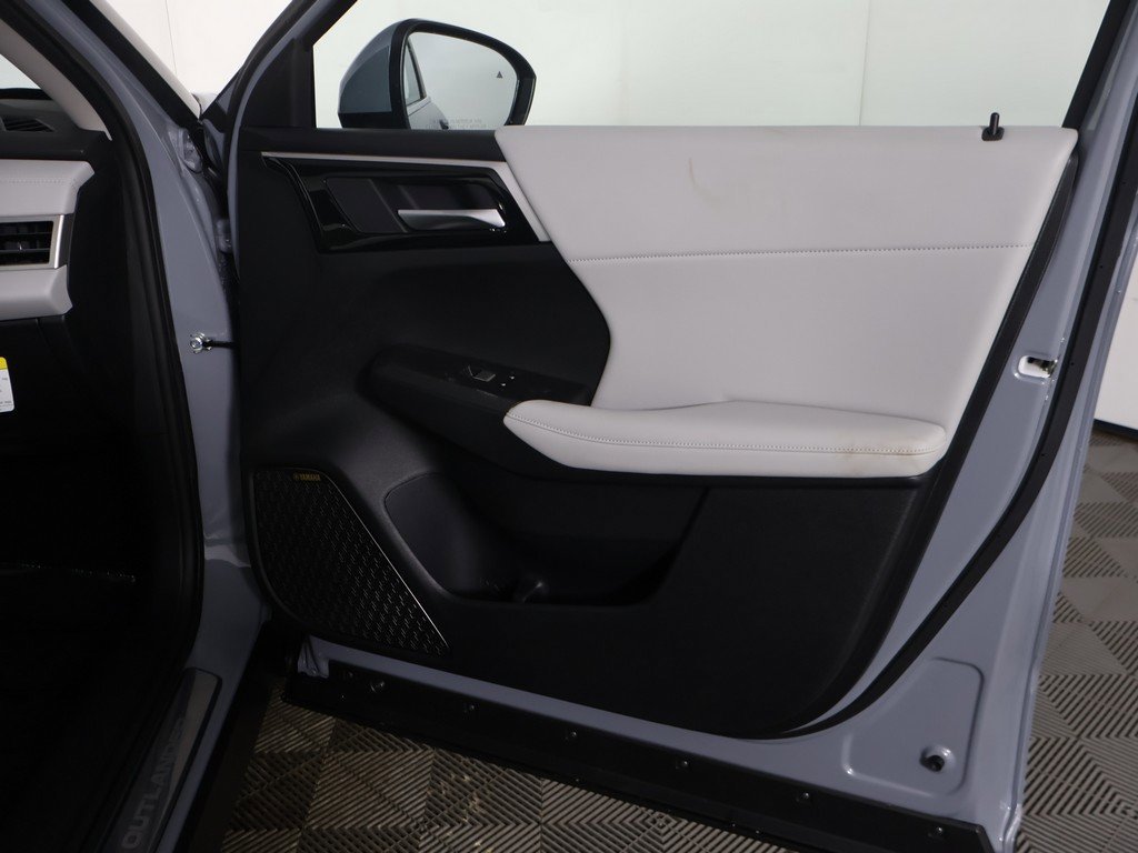 New 2026 Mitsubishi Outlander SE image 27