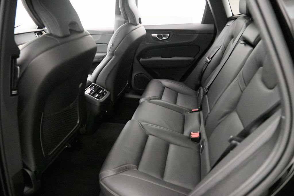 Used 2026 Volvo XC60 B5 Plus AWD/4WD image 23