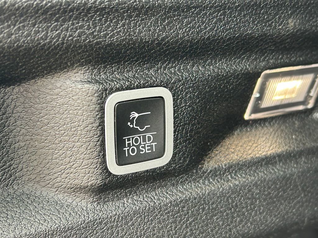 Used 2022 Jeep Grand Cherokee L Laredo RWD image 15