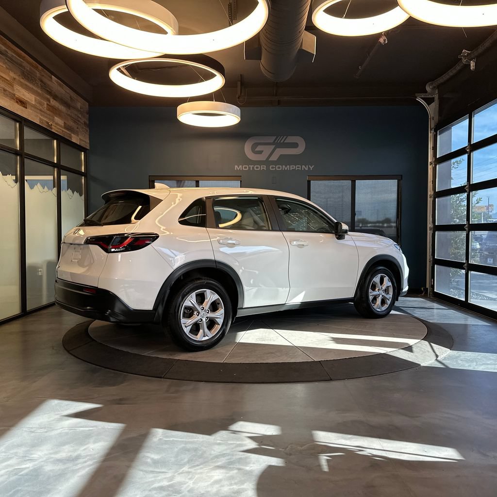 Used 2023 Honda HR-V LX image 3