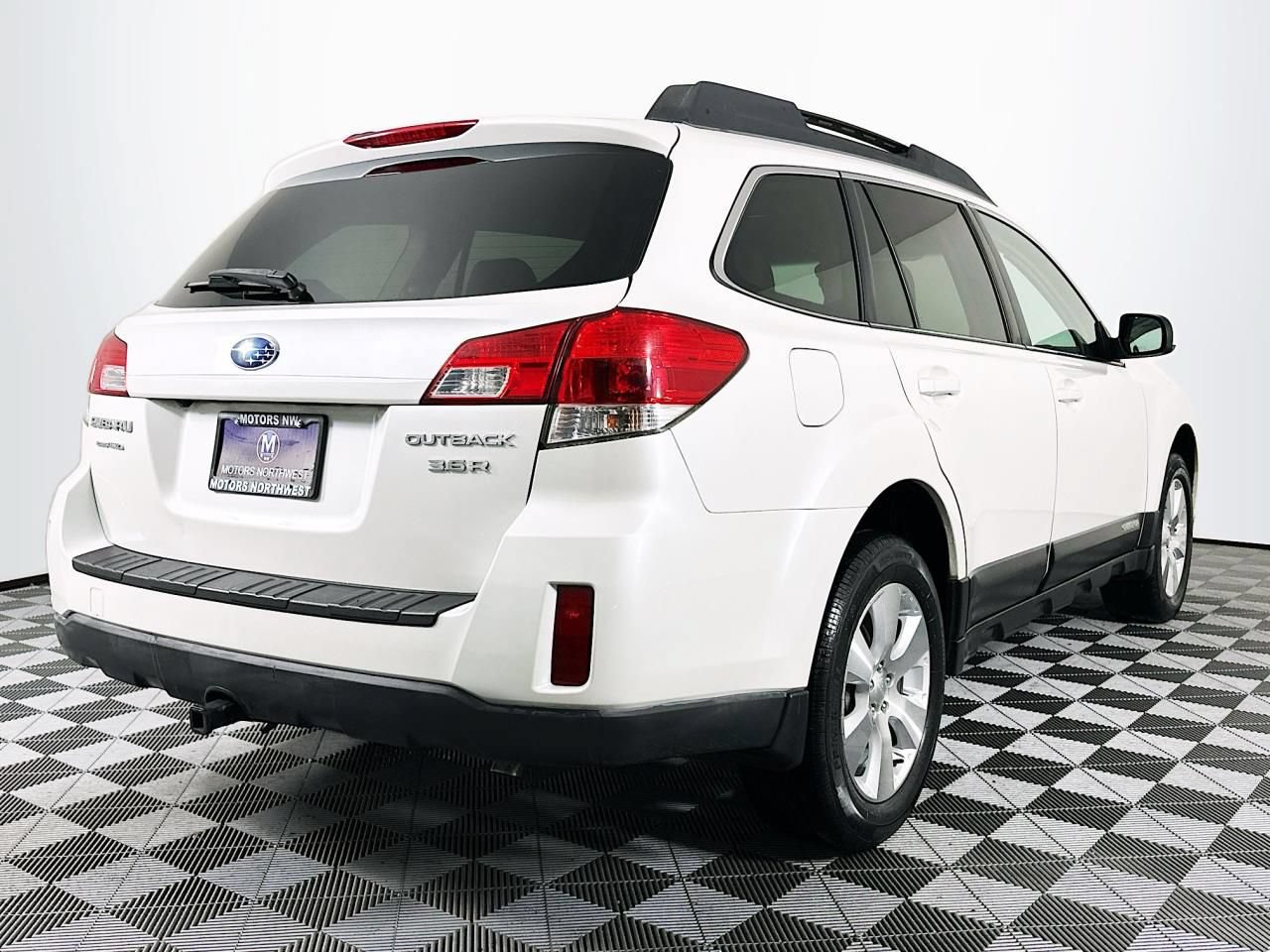 Used 2010 Subaru Outback 3.6R Limited AWD/4WD image 23