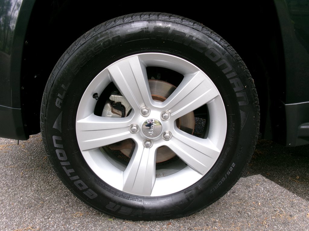 Used 2014 Jeep Compass Latitude w/ Sun/Sound Group FWD image 64