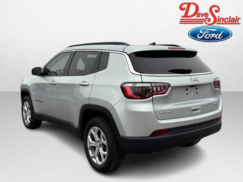 Used 2024 Jeep Compass Latitude image 9