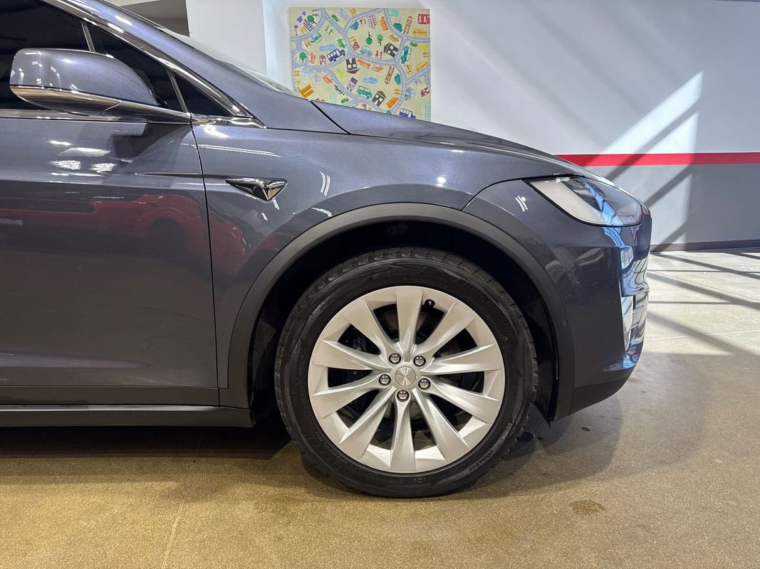 Used 2020 Tesla Model X image 47