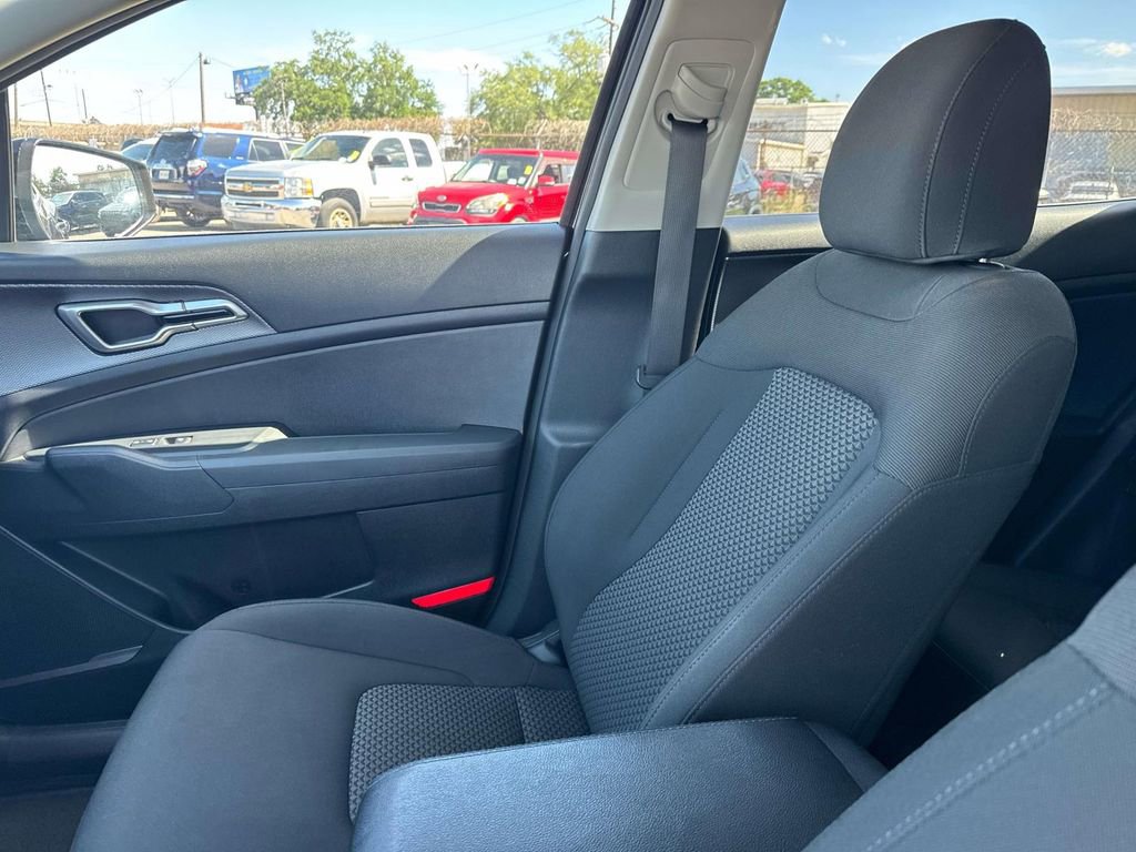 Used 2024 Kia Sportage LX image 23