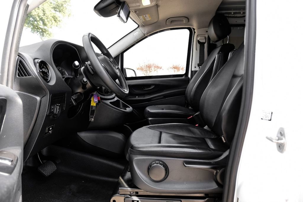 Used 2023 Mercedes-Benz Metris image 3