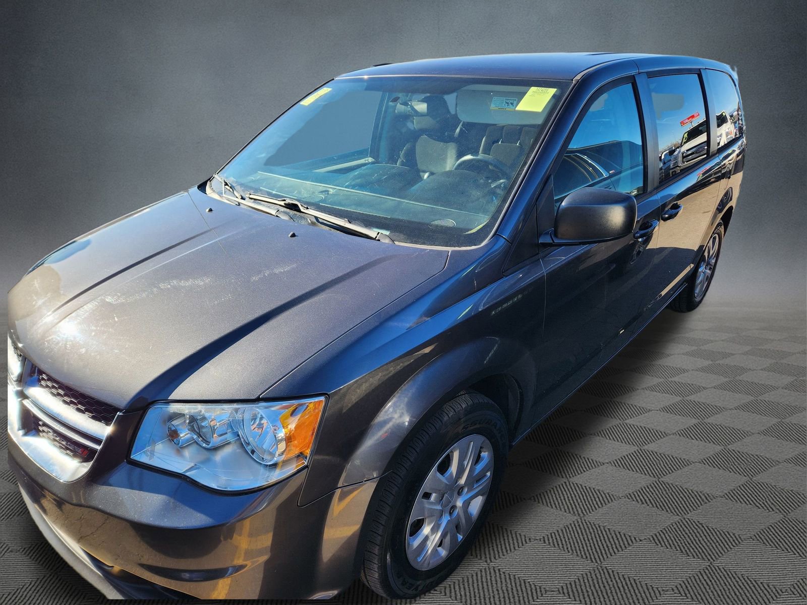 Used 2018 Dodge Grand Caravan SE image 4