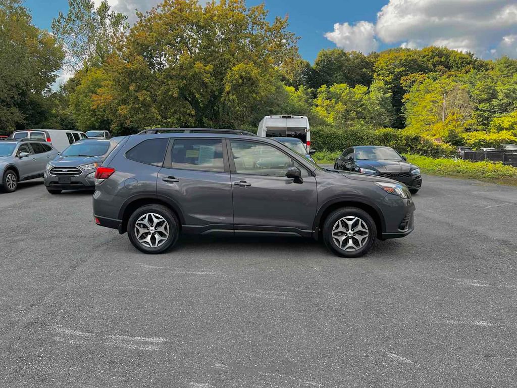 Used 2023 Subaru Forester Premium image 8
