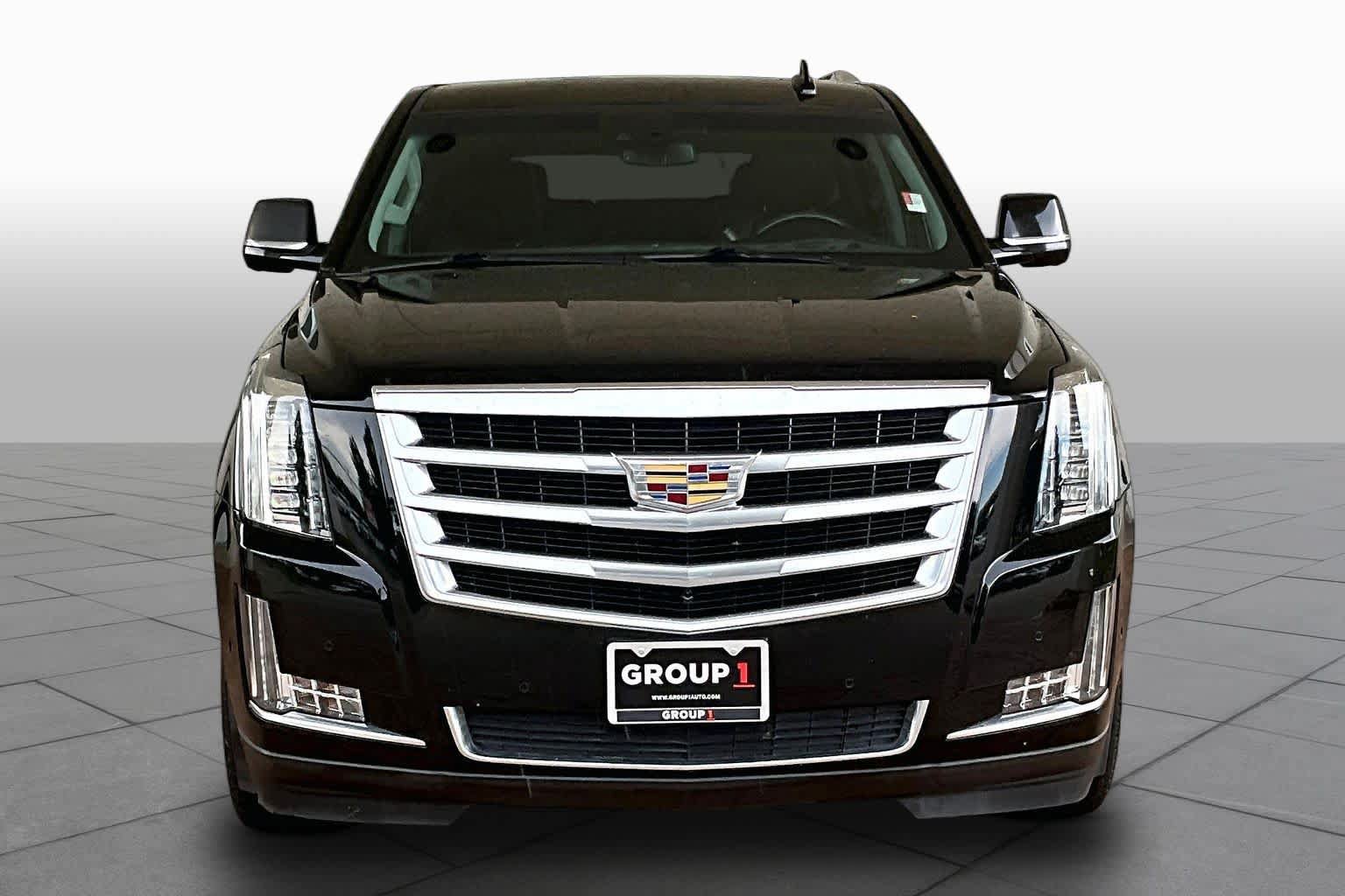 Used 2017 Cadillac Escalade Luxury AWD/4WD image 4