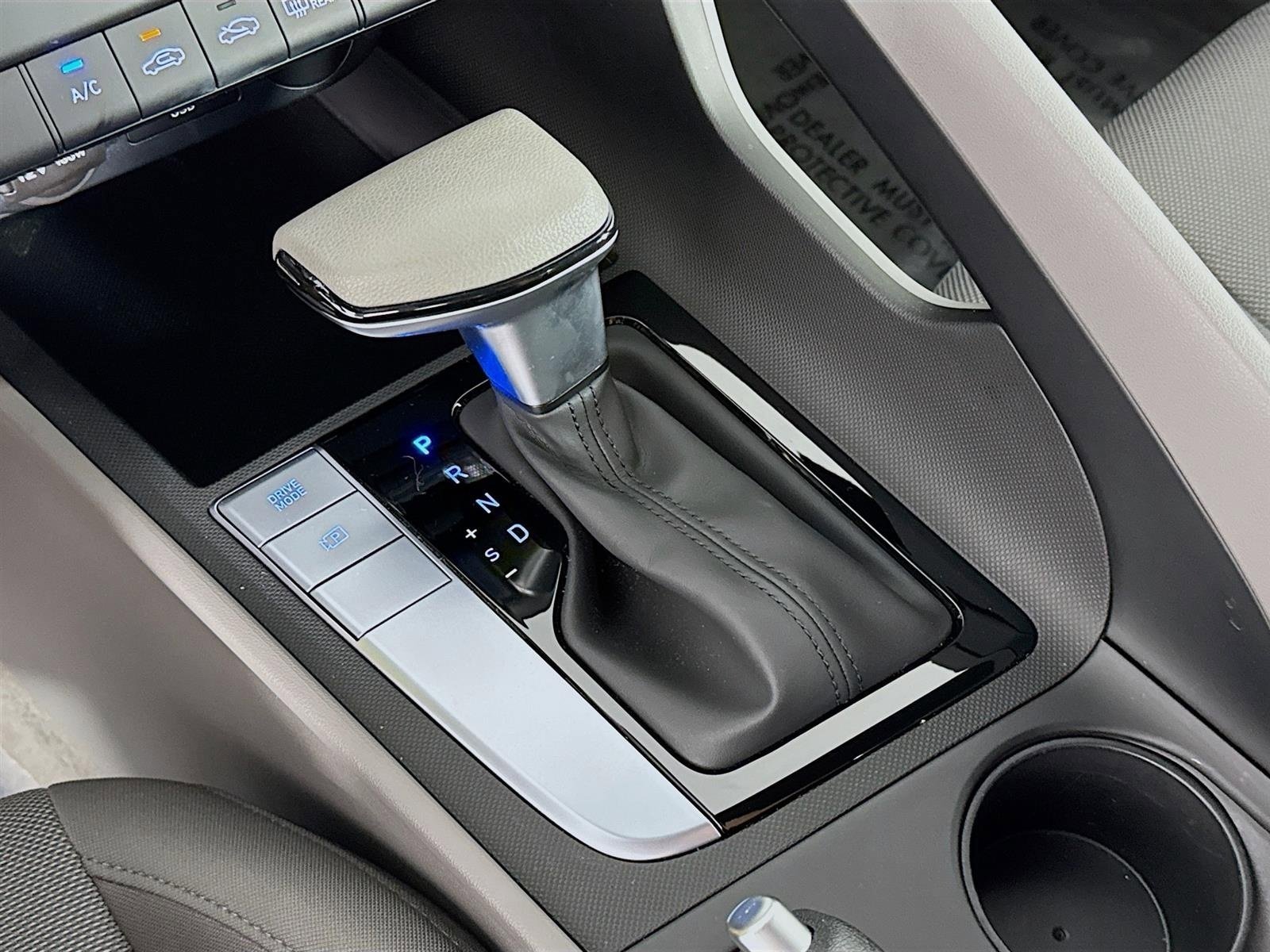 Certified 2025 Hyundai Elantra SE image 17