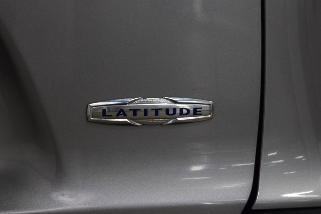 Used 2019 Jeep Cherokee Latitude w/ Cold Weather Group image 22