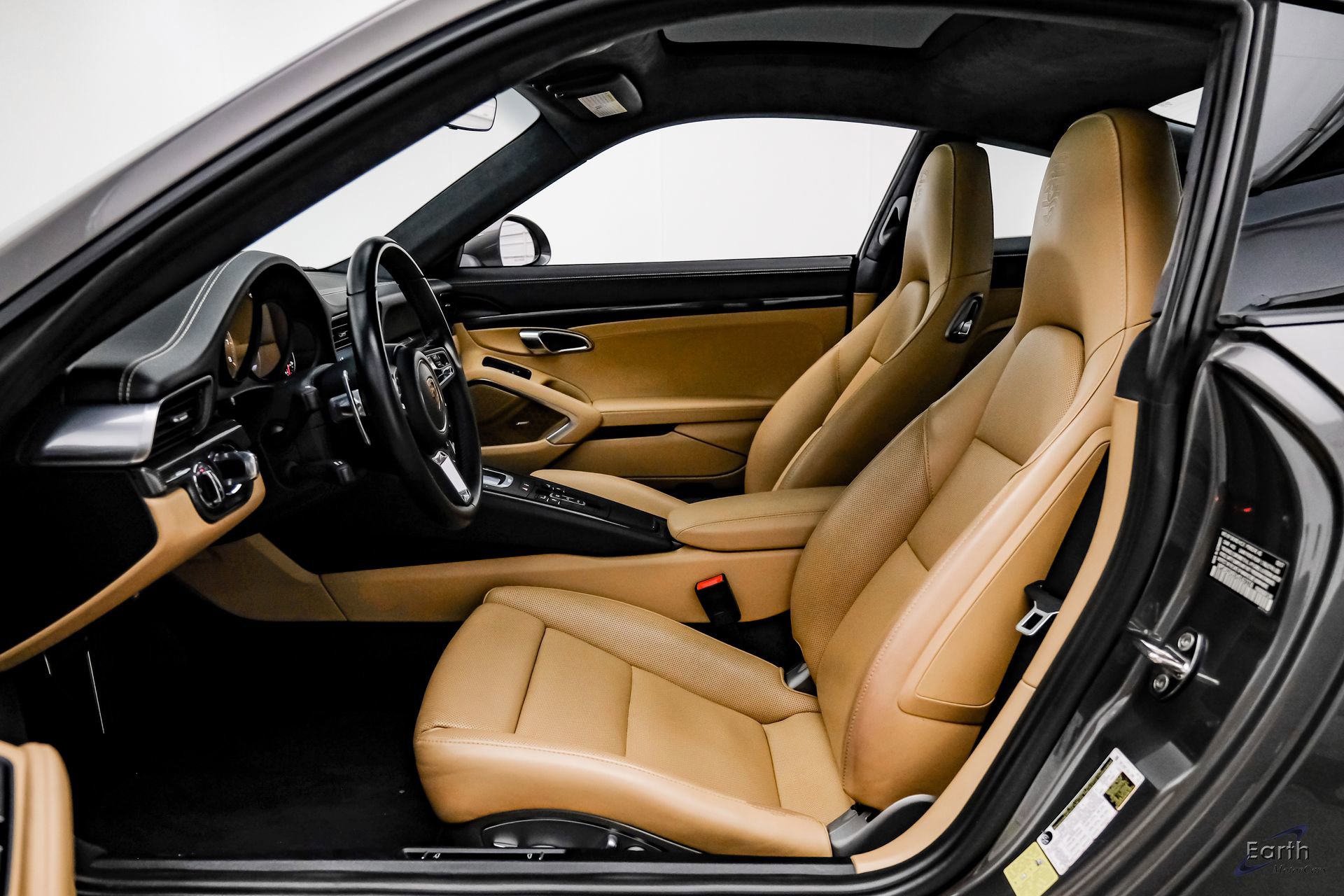 Used 2017 Porsche 911 Turbo image 34