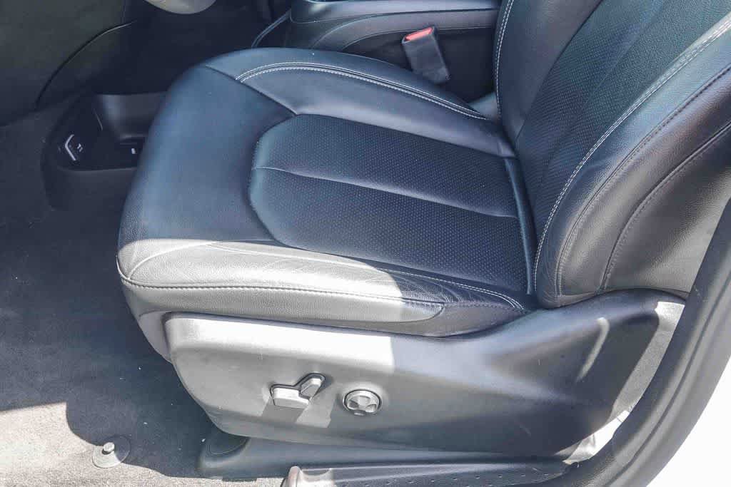 Used 2022 Chrysler Pacifica Touring-L w/ Uconnect Theater Family Group FWD image 20
