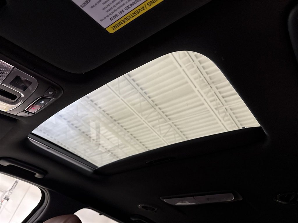 Used 2024 Kia Telluride EX w/ EX Captain's Chair Package image 19