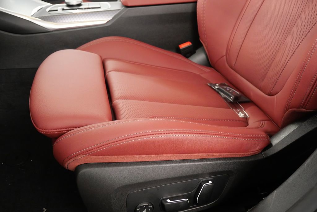Used 2025 BMW 330i Sedan w/ Premium Package image 11