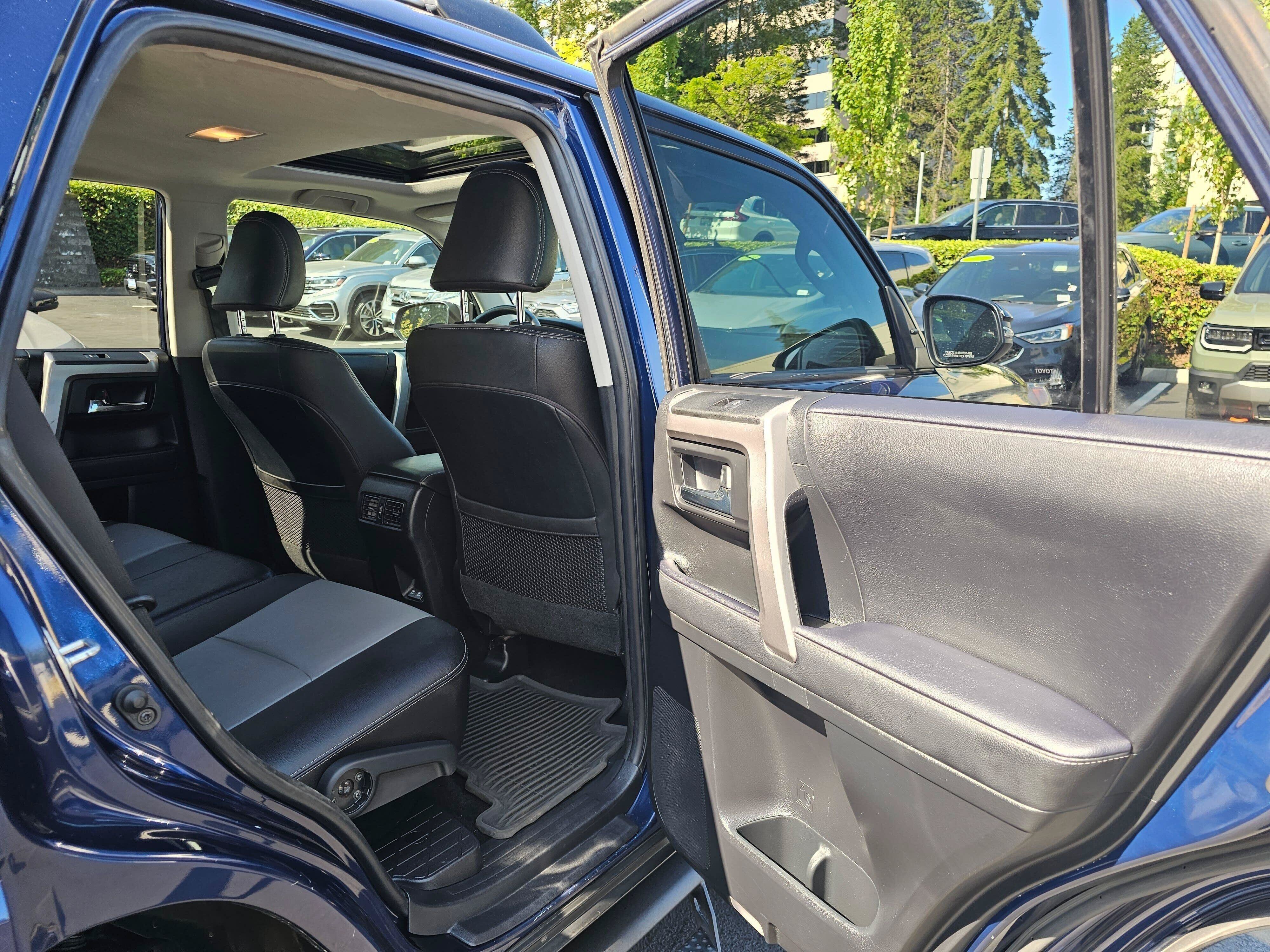 Used 2022 Toyota 4Runner SR5 Premium w/ Moonroof Package AWD/4WD image 15