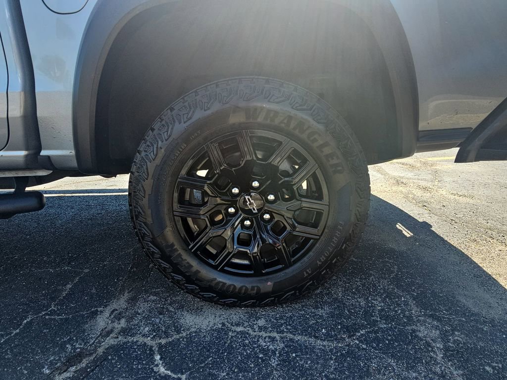Used 2023 Chevrolet Colorado Trail Boss w/ Technology Package AWD/4WD image 38