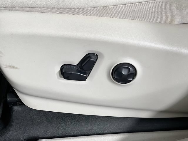 Used 2019 Chrysler Pacifica Touring-L Plus w/ Advanced Safetytec Group FWD image 11