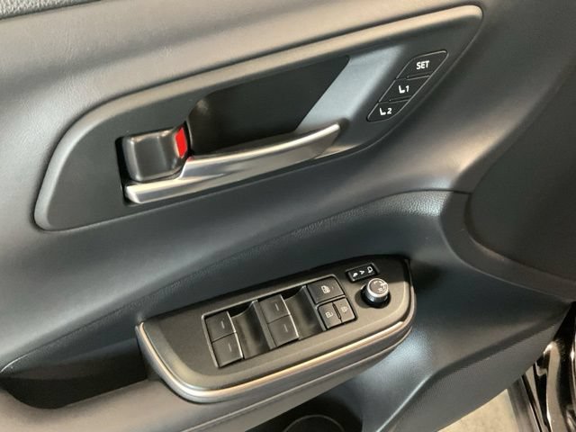 Used 2023 Toyota Crown AWD/4WD image 27
