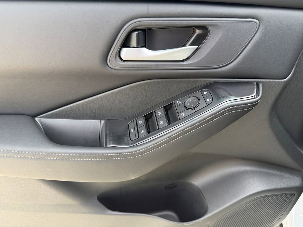 New 2026 Nissan Rogue SV w/ Cold Weather Package FWD image 11