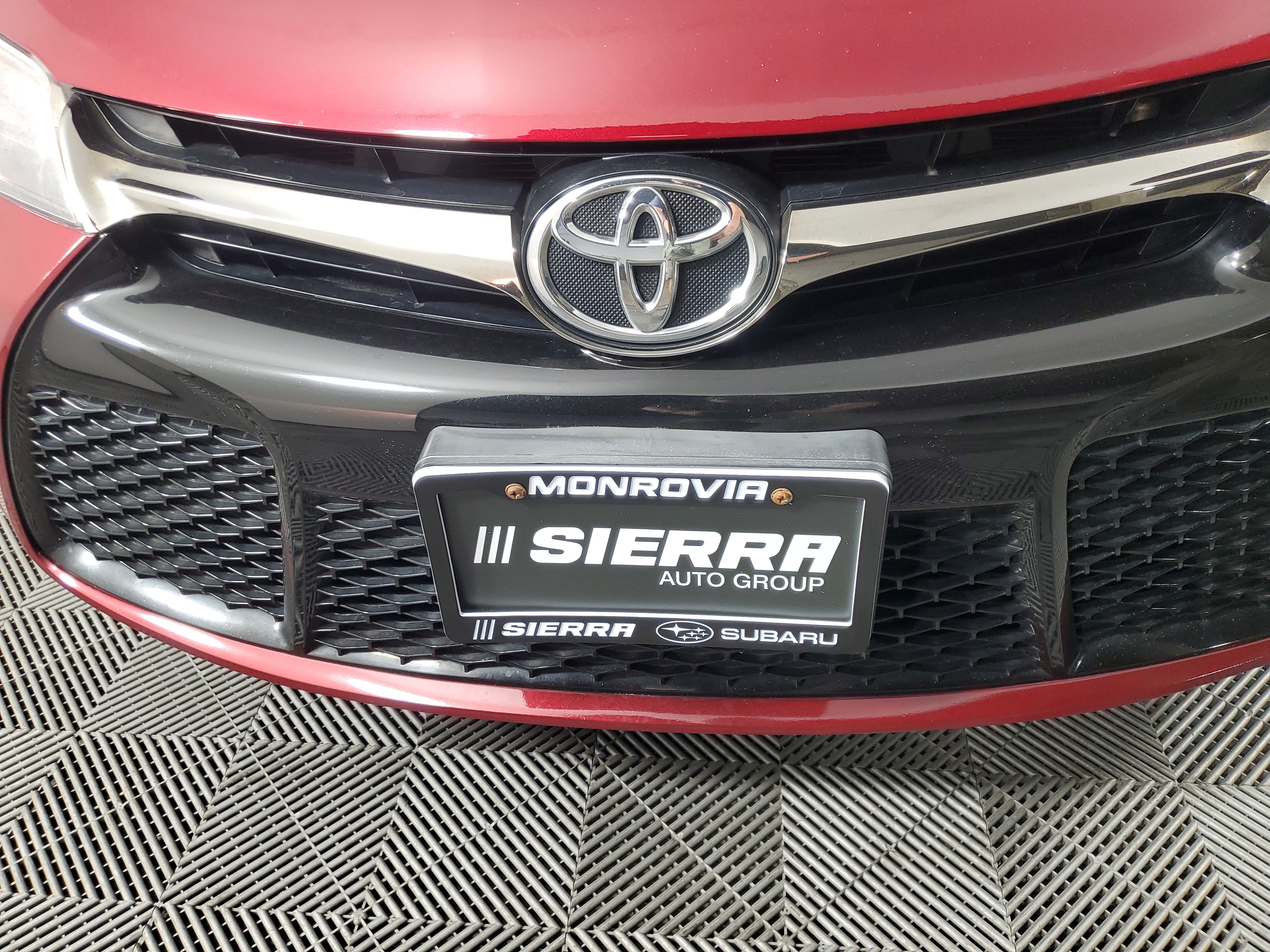Used 2017 Toyota Camry XSE w/ Moonroof Package FWD image 10