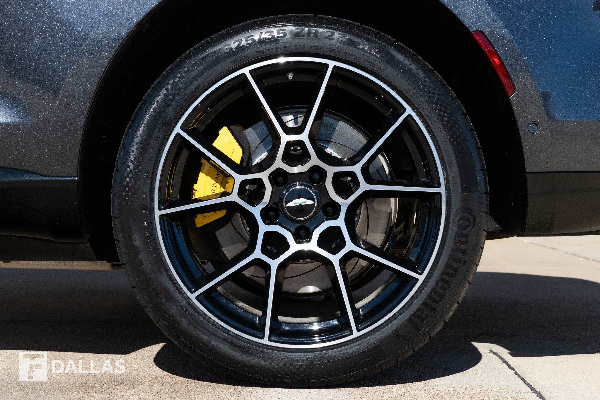 Used 2021 Aston Martin DBX image 10