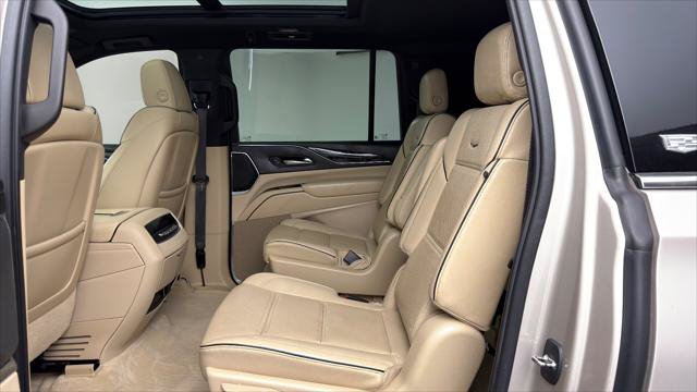 Used 2021 Cadillac Escalade ESV Premium Luxury AWD/4WD image 17