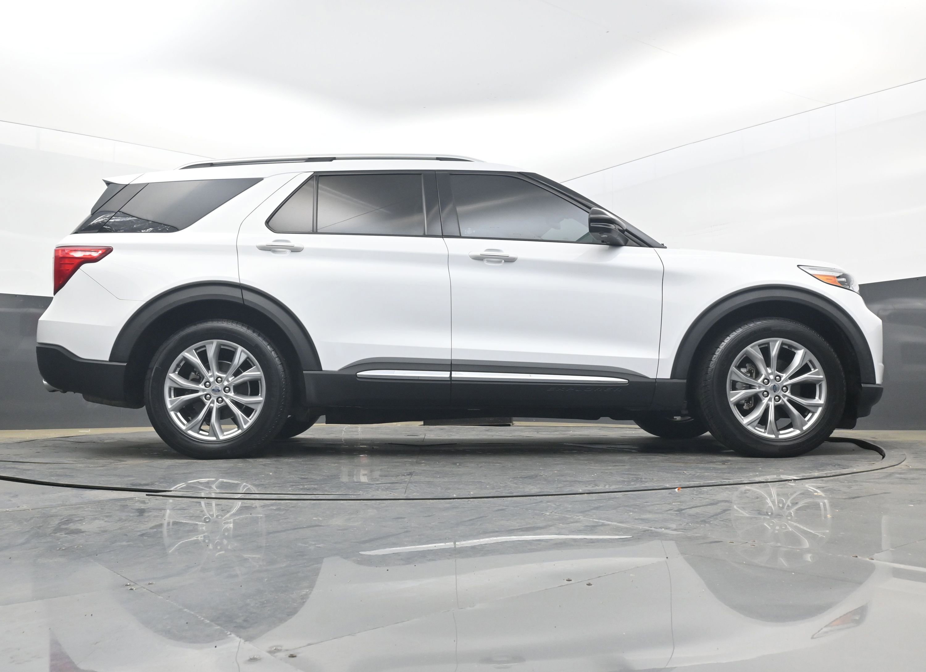 Used 2021 Ford Explorer Limited w/ Equipment Group 301A image 30