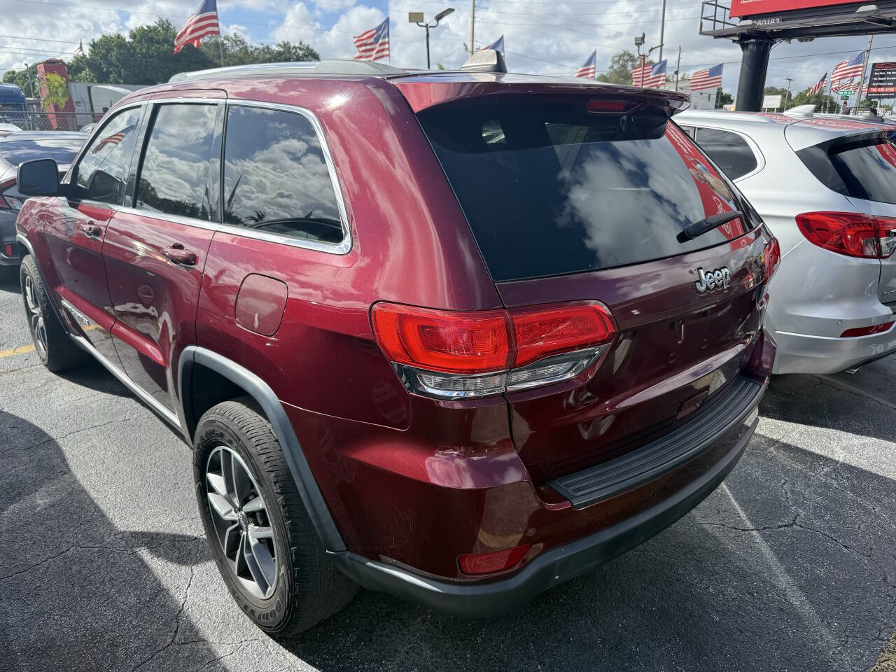 Used 2018 Jeep Grand Cherokee Laredo image 6