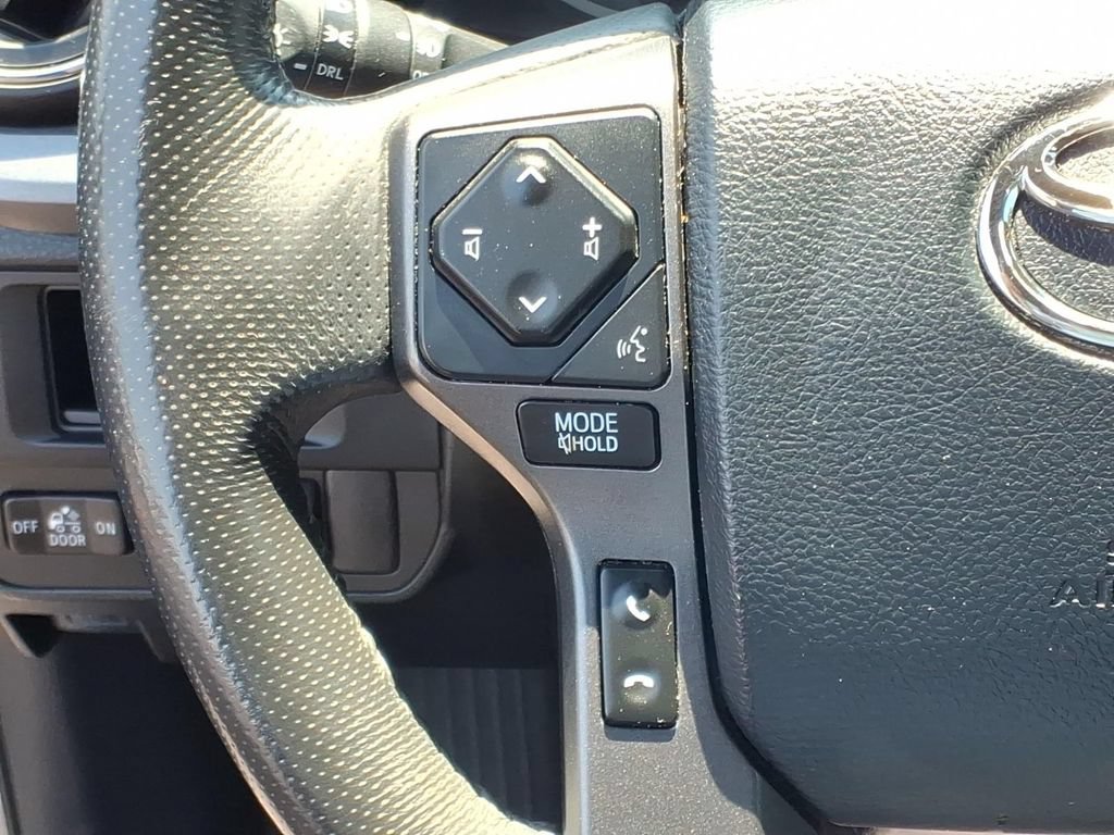 Used 2017 Toyota Tacoma TRD Sport w/ Tow Package (A/T) AWD/4WD image 18