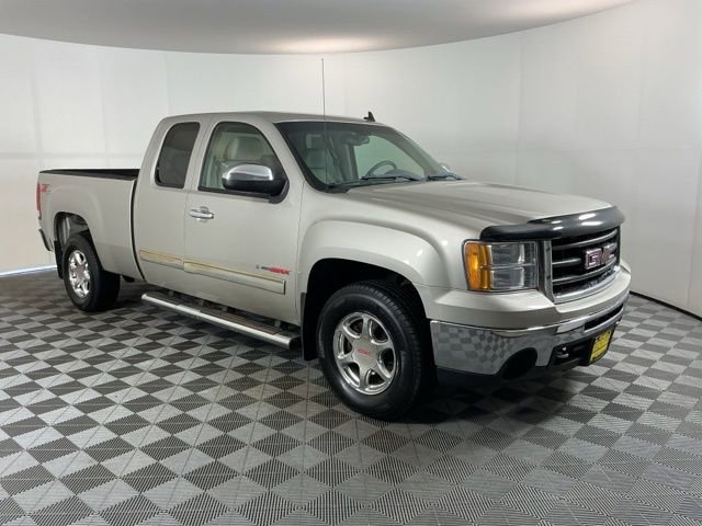Used 2007 GMC Sierra 1500 SLT w/ Z71 Off-Road Package AWD/4WD image 3