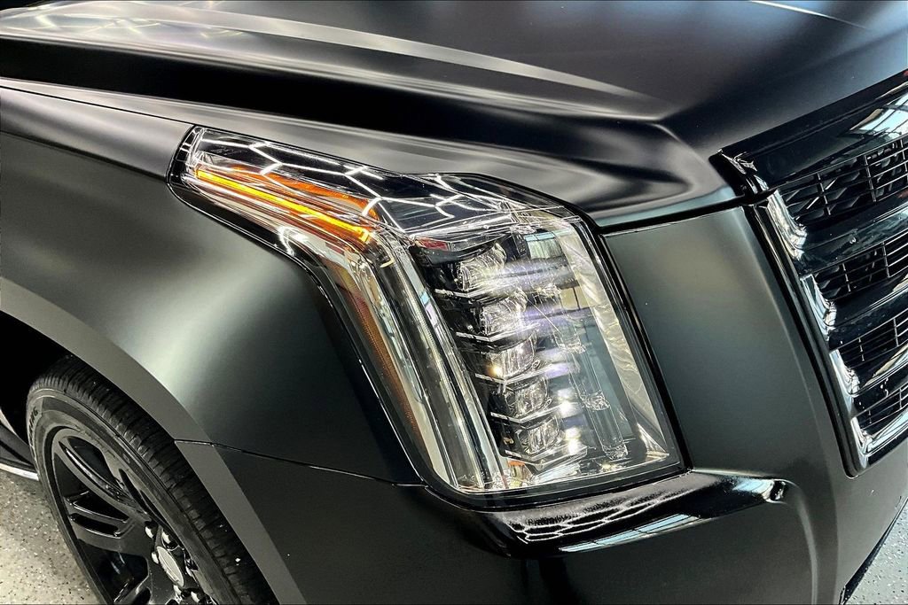 Used 2017 Cadillac Escalade Luxury AWD/4WD image 35