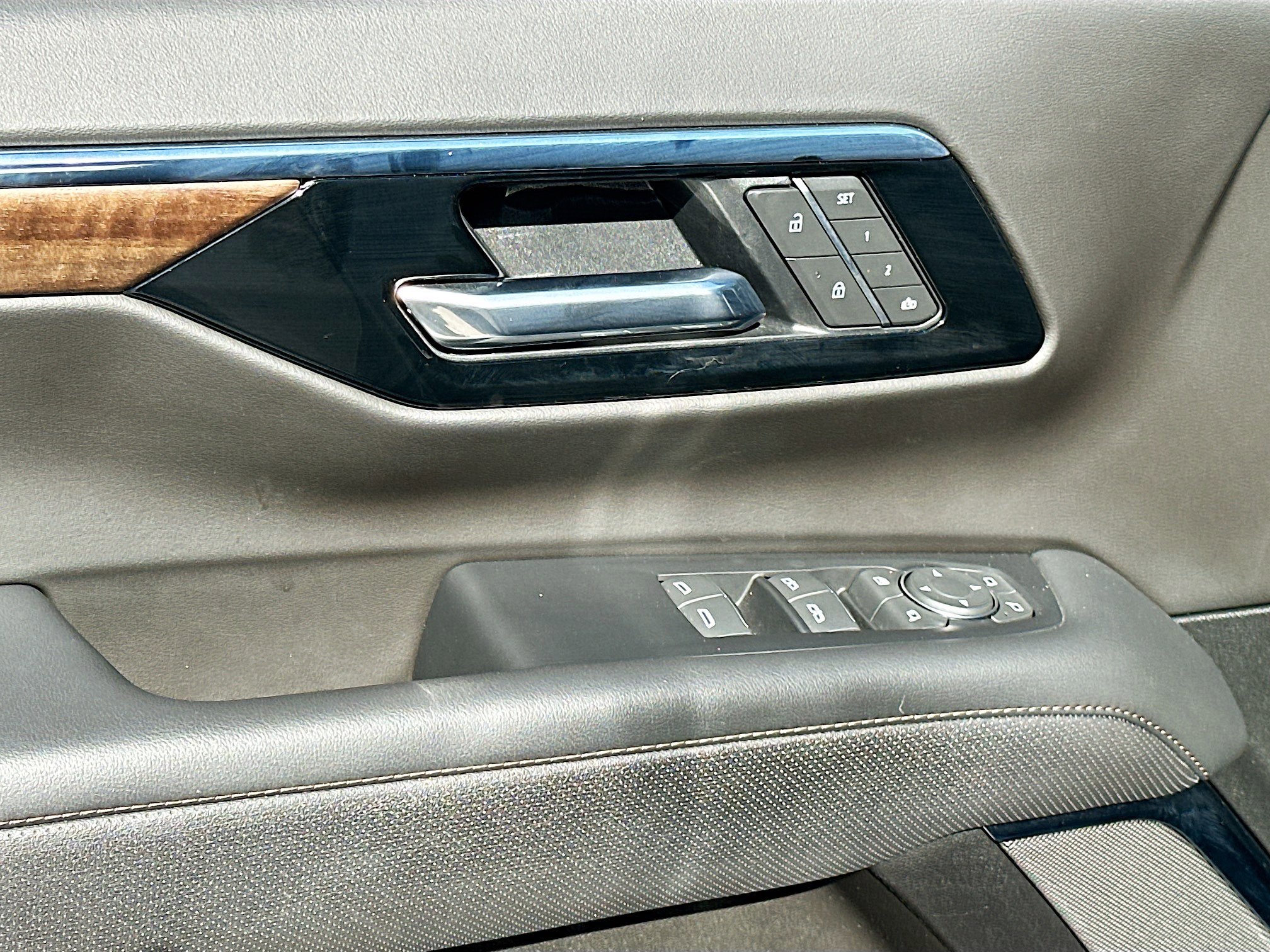 Used 2025 Chevrolet Tahoe High Country image 17