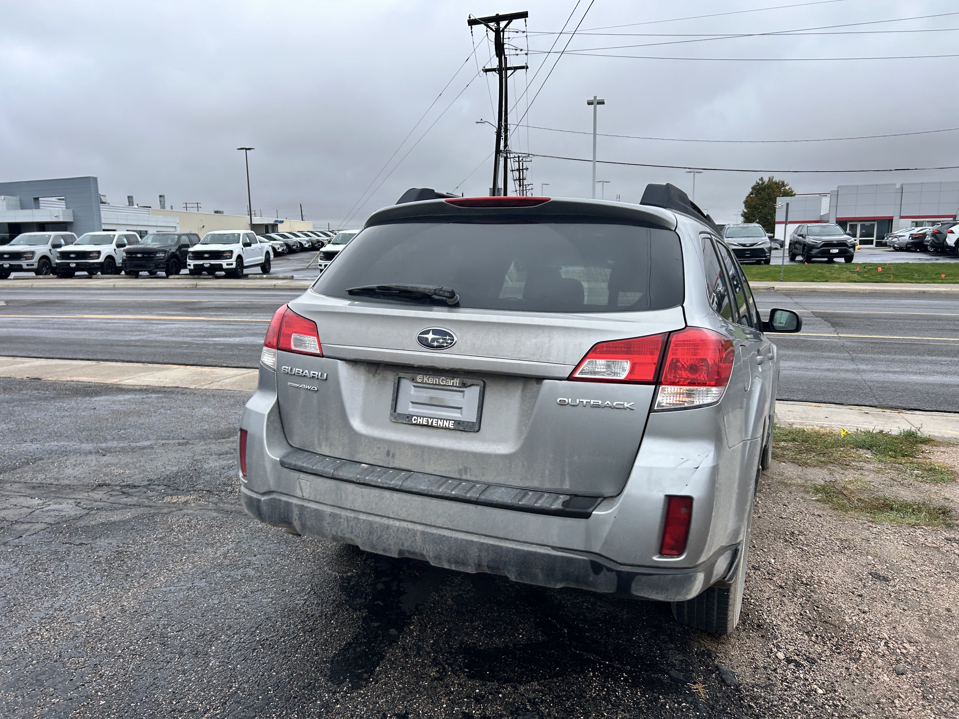 Used 2011 Subaru Outback 2.5i Premium w/ All-Weather Pkg AWD/4WD image 5