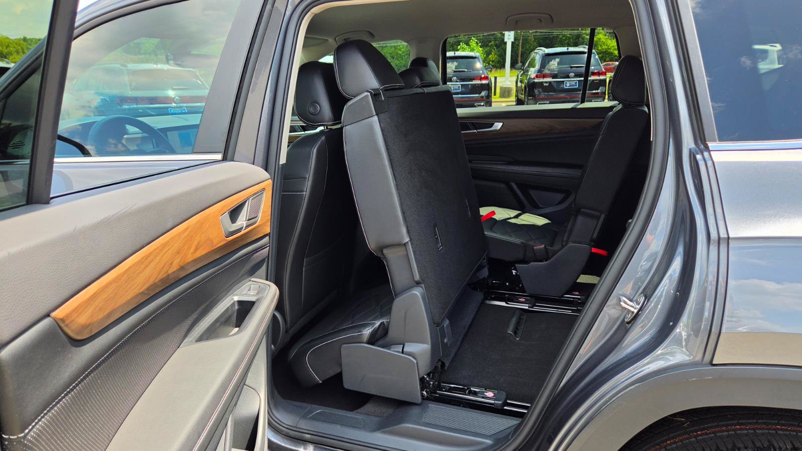 Used 2024 Volkswagen Atlas SE FWD image 47