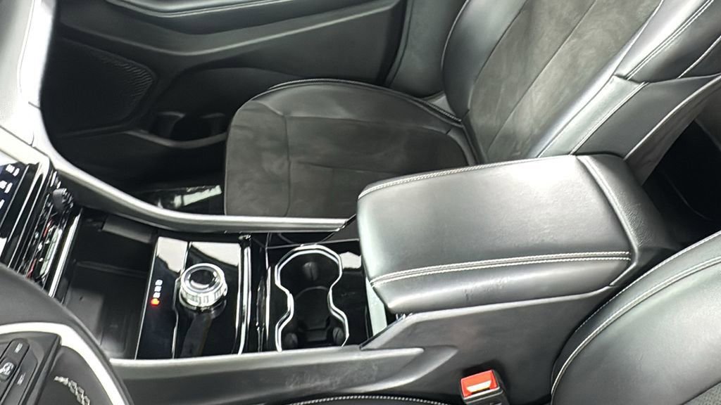 Used 2023 Jeep Grand Cherokee L Laredo image 34