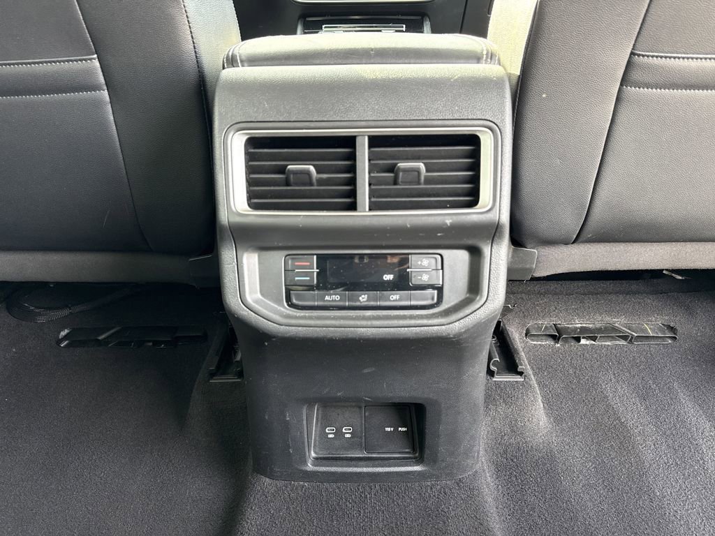 Used 2024 Volkswagen Atlas SE image 31