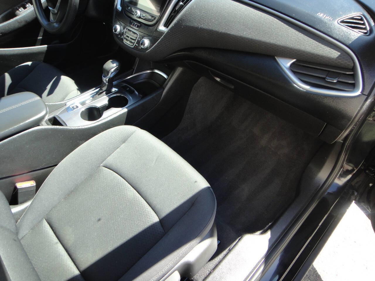 Used 2022 Chevrolet Malibu LT image 15