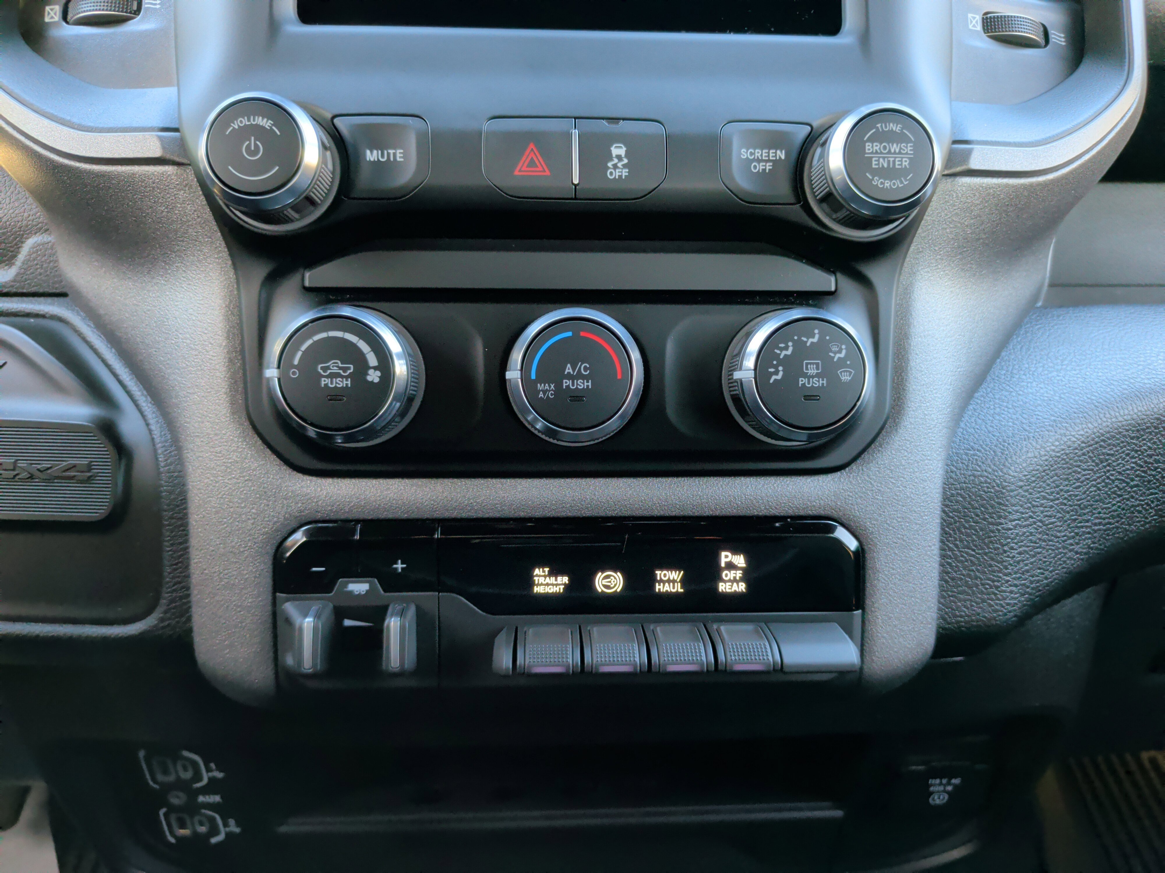 Used 2024 RAM 3500 Tradesman w/ Chrome Appearance Group image 19