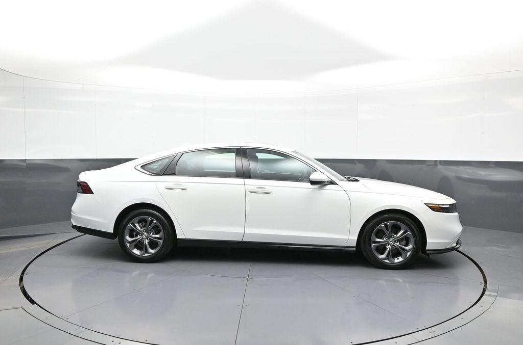 Certified 2023 Honda Accord EX image 5