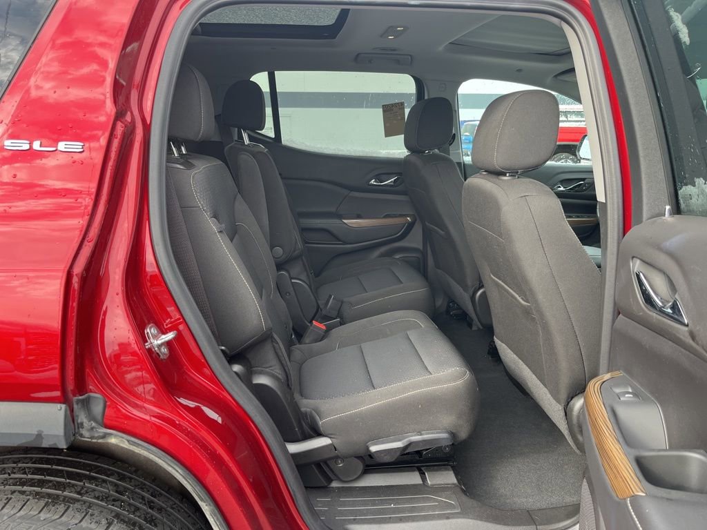 Used 2023 GMC Acadia SLE w/ Driver Convenience Package image 3