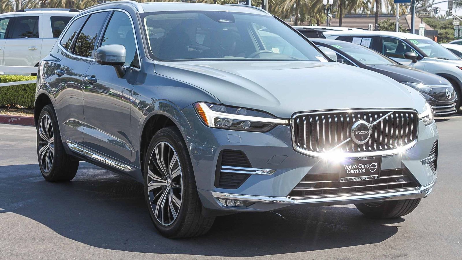 Used 2023 Volvo XC60 B5 Plus w/ Protection Package Premier image 3
