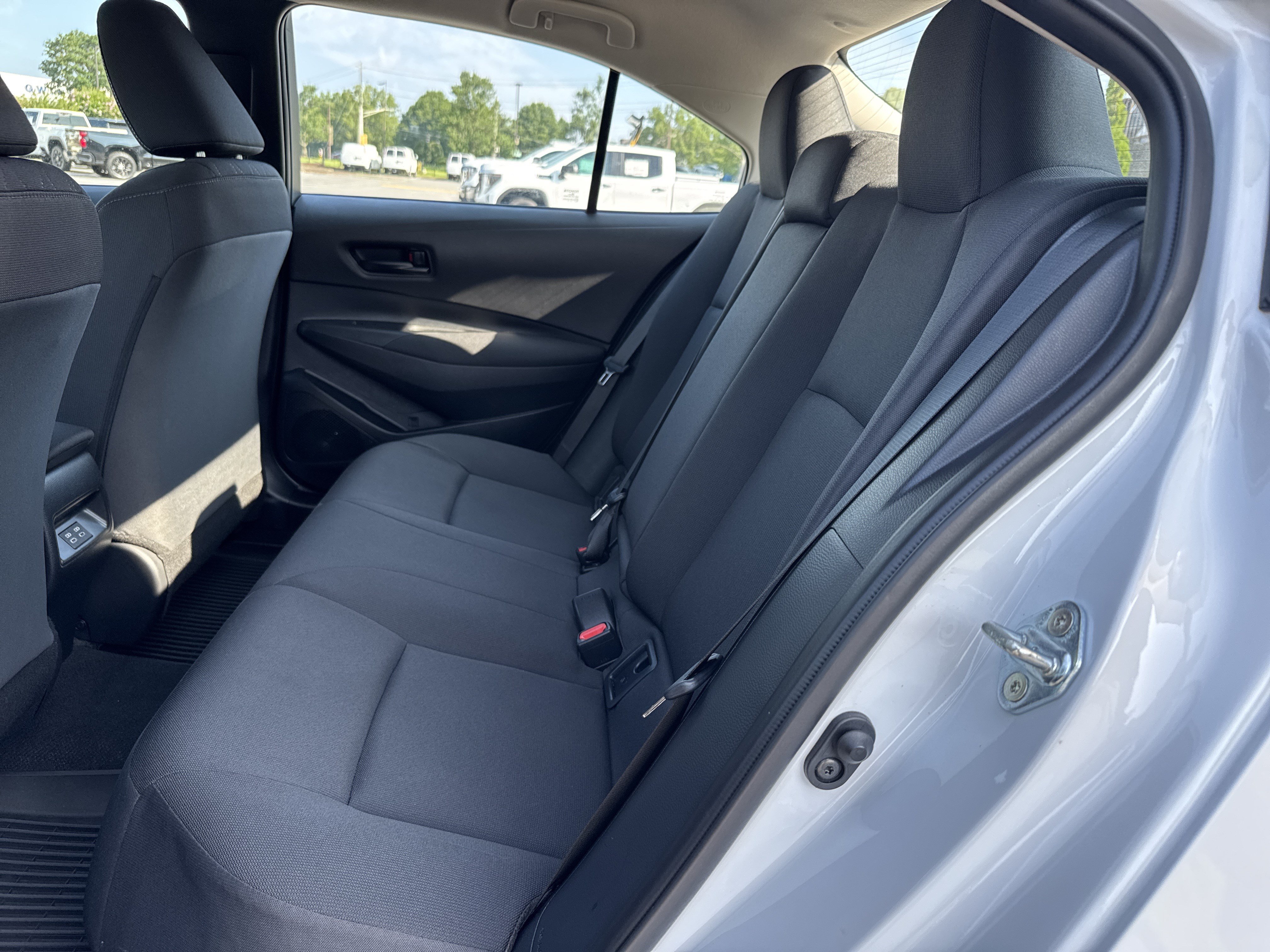 Used 2025 Toyota Corolla LE FWD image 27