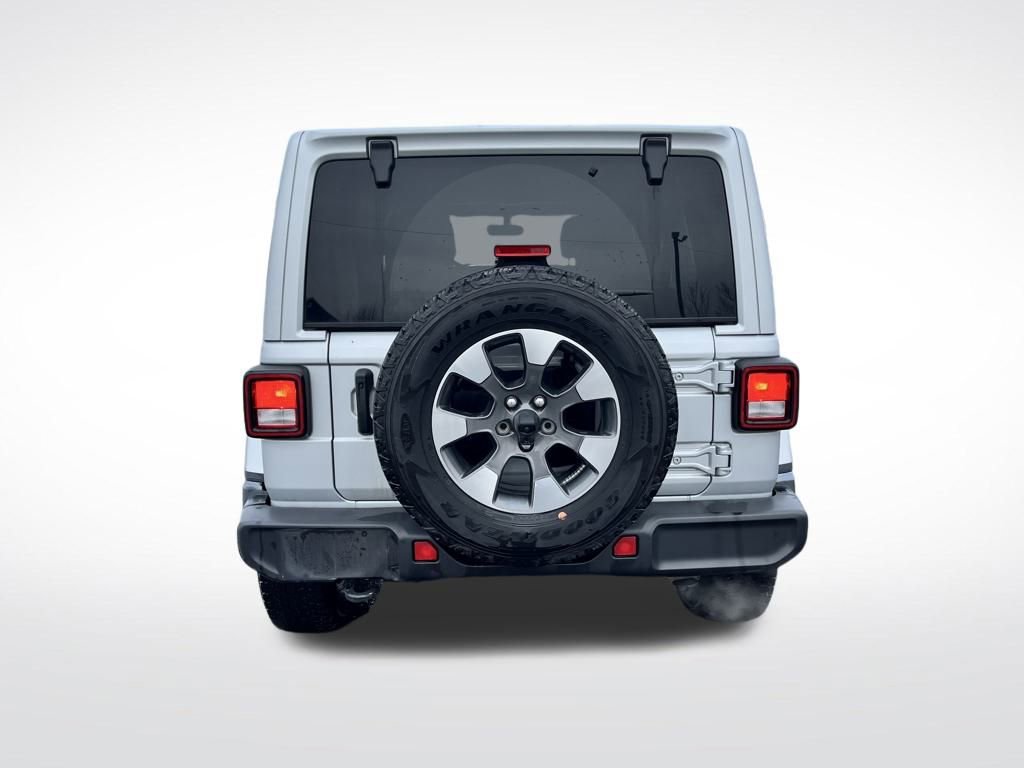 Used 2022 Jeep Wrangler Unlimited Sahara w/ Cold Weather Group image 4