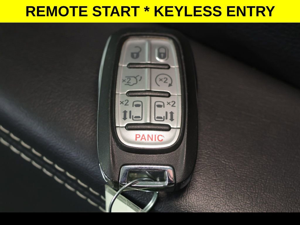 Used 2025 Chrysler Pacifica Select FWD image 9