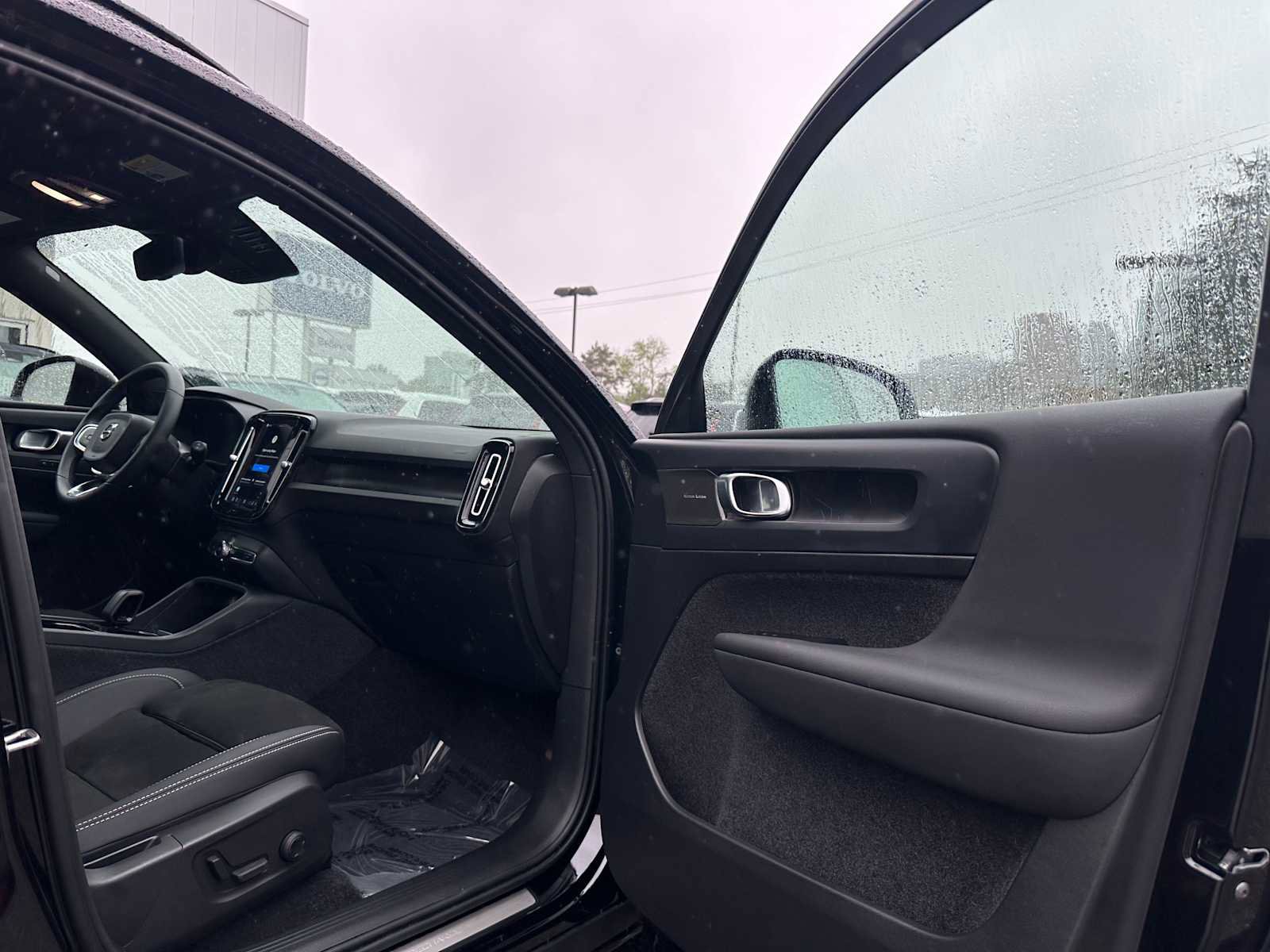 Certified 2023 Volvo XC40 Recharge Ultimate w/ Protection Package Premier AWD/4WD image 12