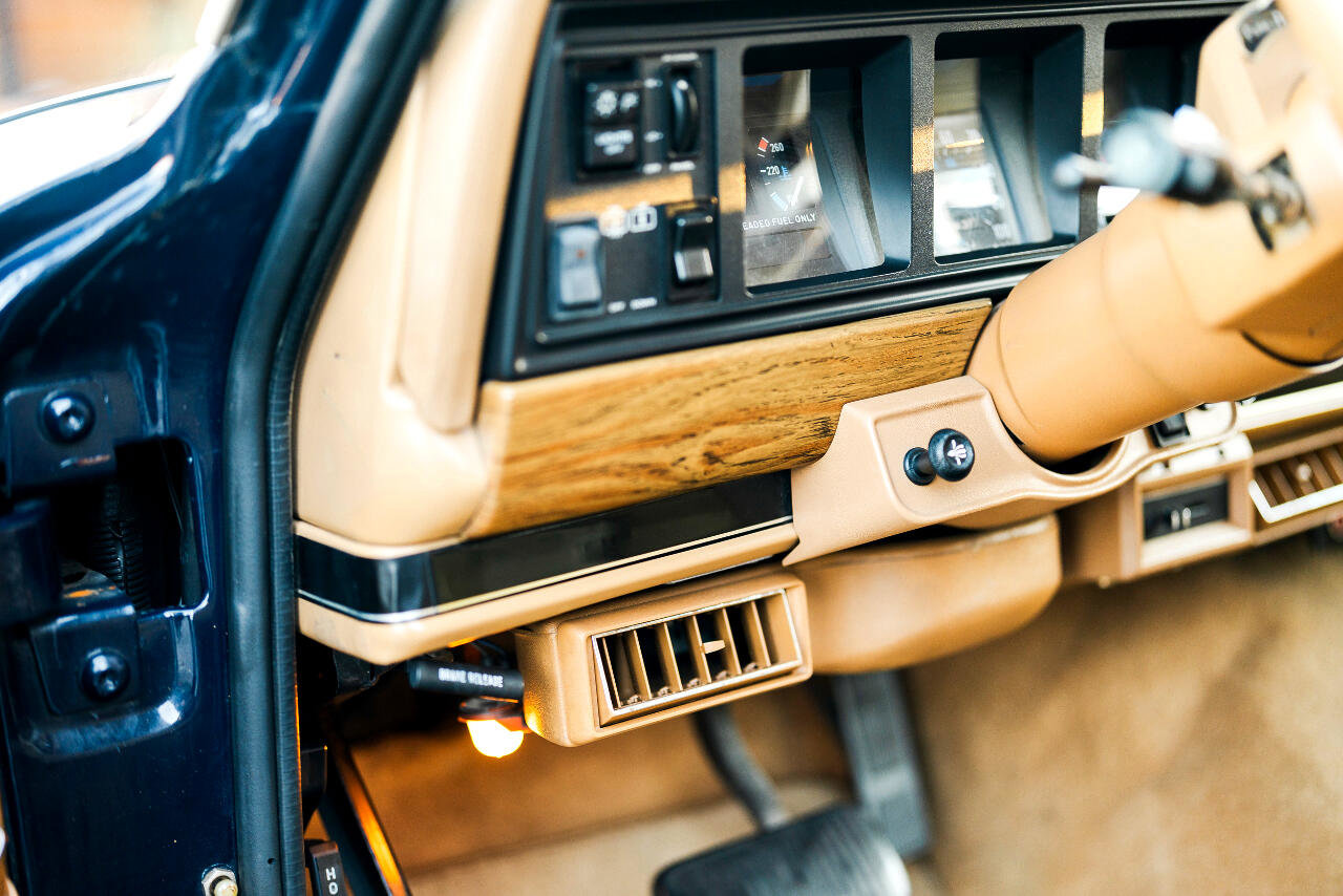 Used 1987 Jeep Grand Wagoneer image 56