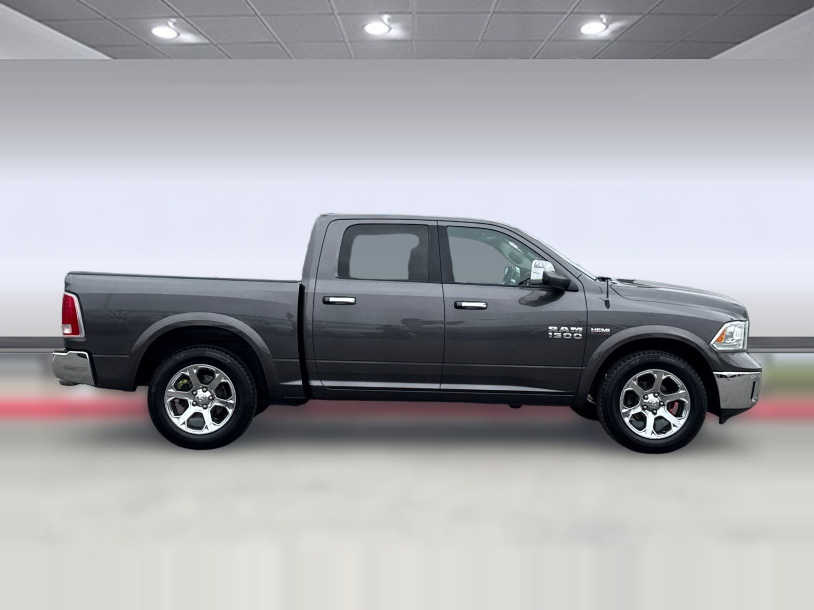 Used 2017 RAM 1500 Laramie RWD image 7