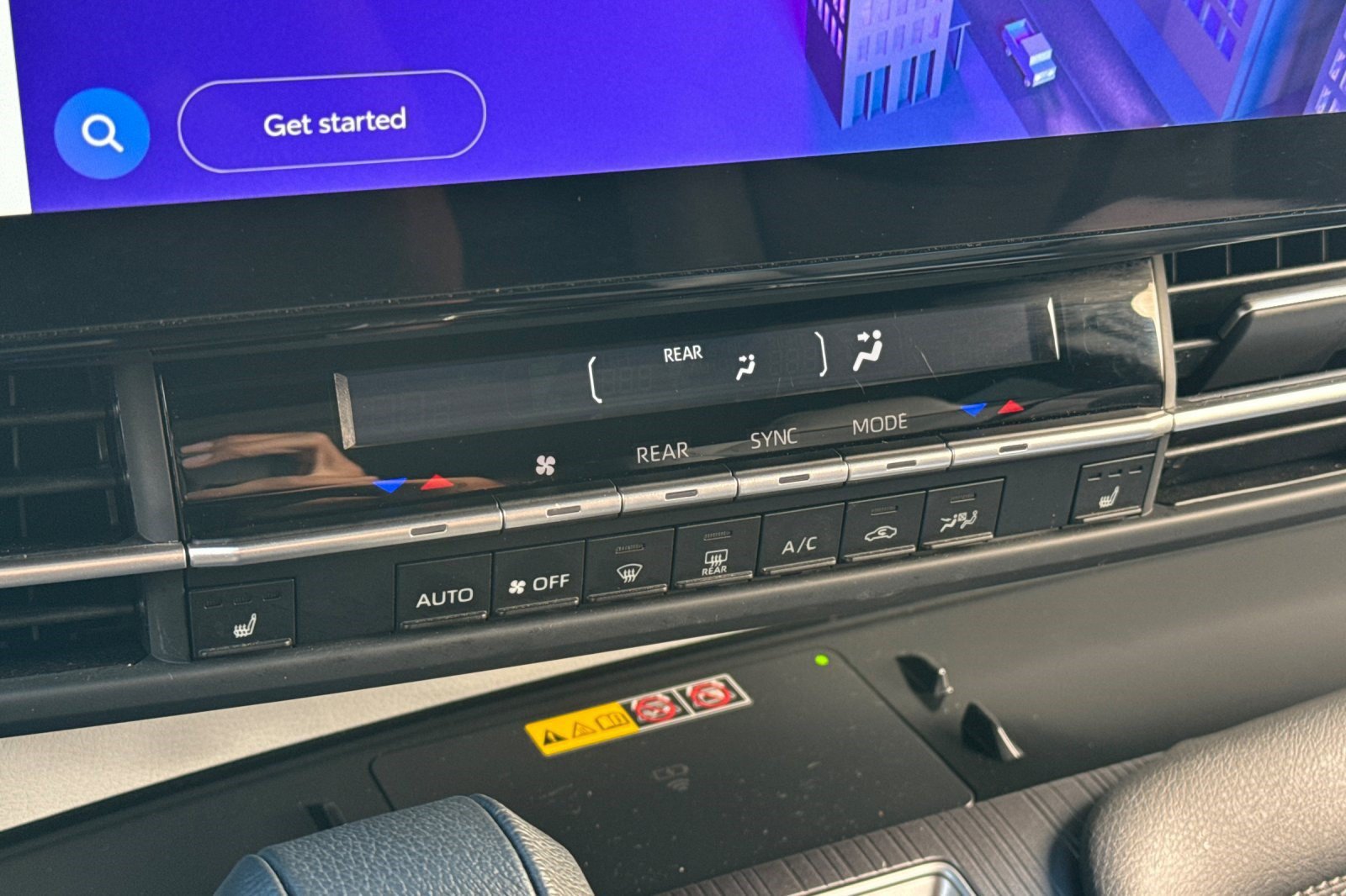 Used 2025 Toyota Sienna XLE FWD image 19