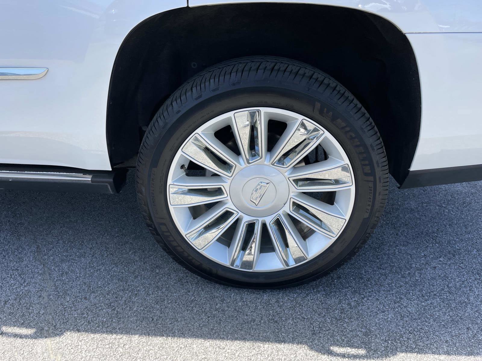 Used 2018 Cadillac Escalade Platinum RWD image 10